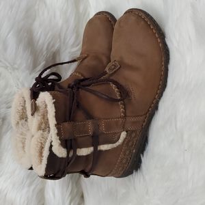 UGG brown leather suede brown ankle boots women size 6